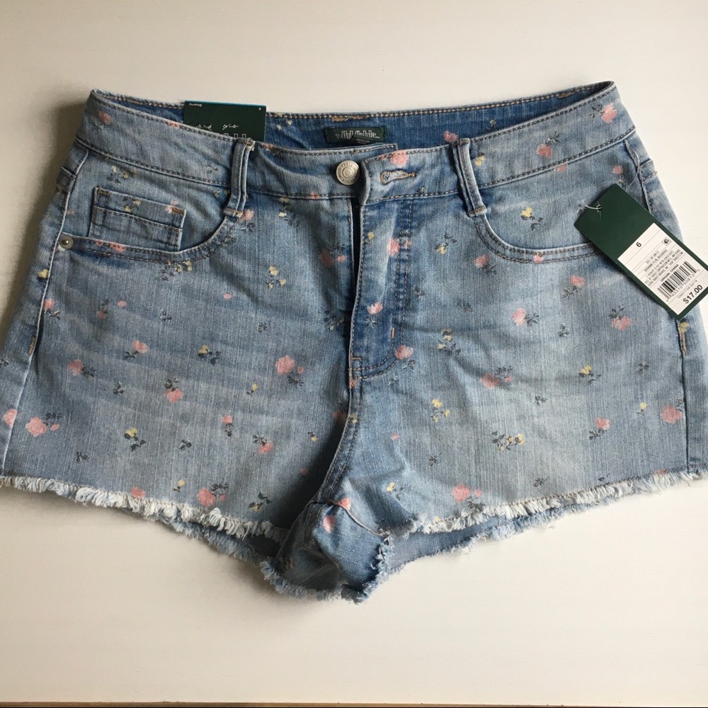 NWT wild fable size 6 floral jean shorts
